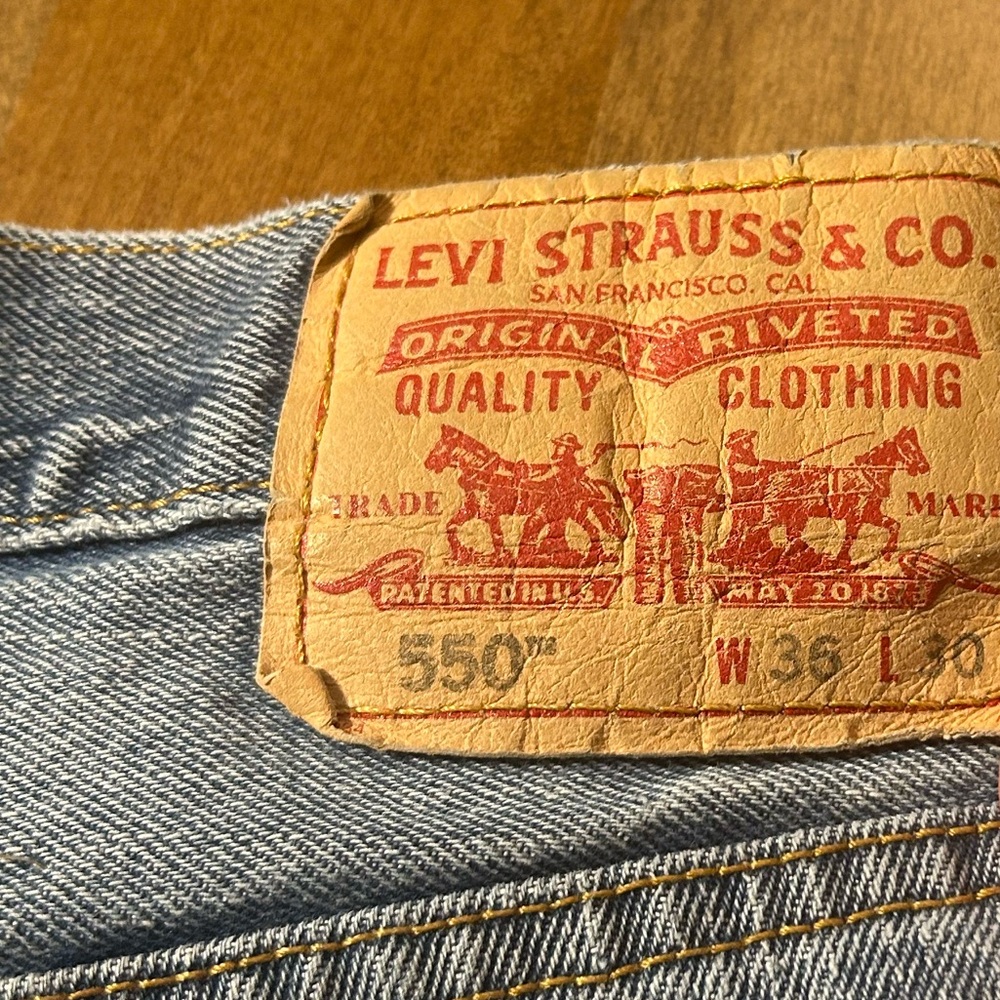 Levi’s 550 Relaxed Fit Jeans Men’s 36x30 Blue Denim Distressed Knee